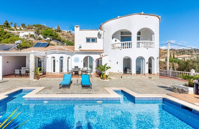 Casa Niva | Spacious Country House with Exclusive Pool and Sea View