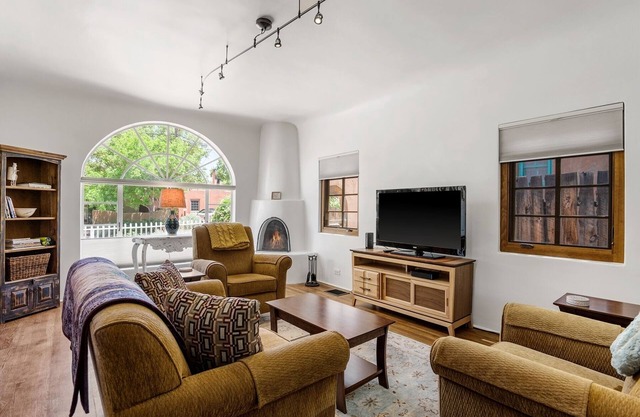 Casa O'Keeffe - Five Minute Walk to the Plaza