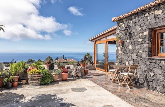Casa Pedrito by Huskalia