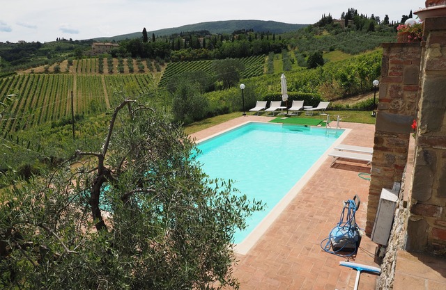 Casa Pozzo, surrounded by greenery, just a few km from San Gimignano, ideal for couples
