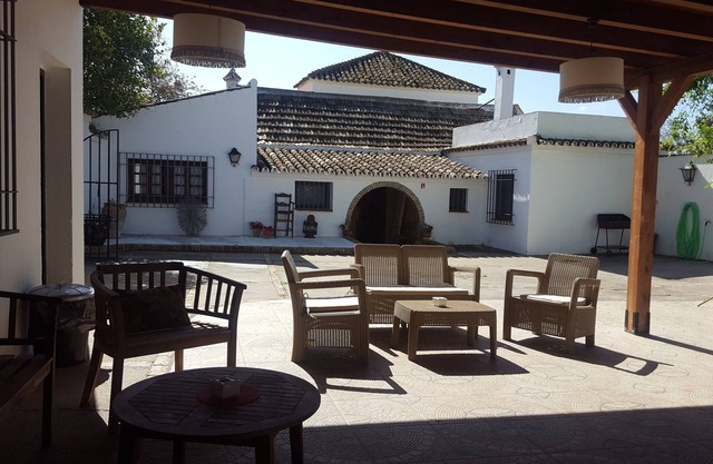 Casa Rural Sevilla, Olivares. Wifi. Private Estate with wine cellar, garden areas