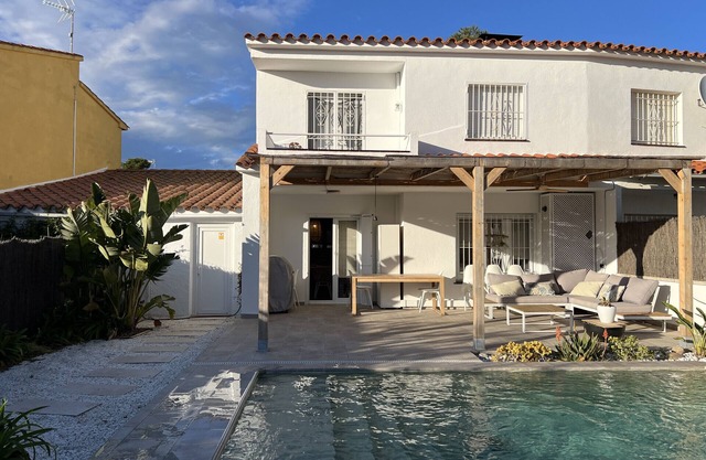Casa Surf - Private Pool, Aircon, close to the beach
