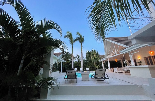 CASA ZEN/Luxury 5 Bed Villa with Private Pool off Incredible Coson Beach!