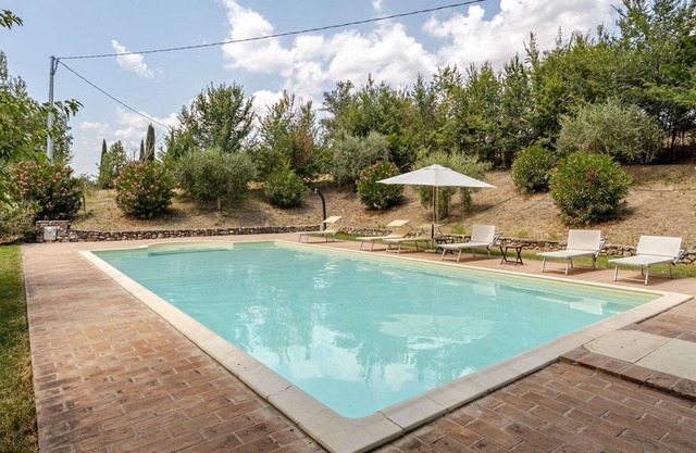 Casale Etrusco: Piscina e Campagna