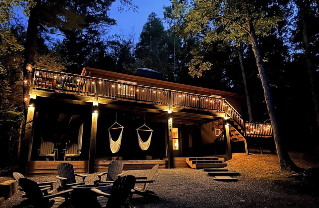 CasaSOL! Unique, Trendy & Stylish Cabana w/Fireplace, Skylight & Deck at Bryce