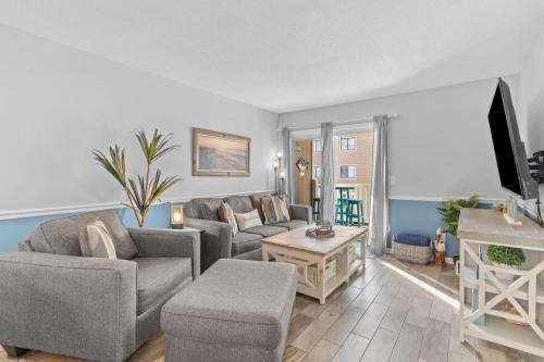 Cast a Waves. Condo with partial Atlantic views and a POOL