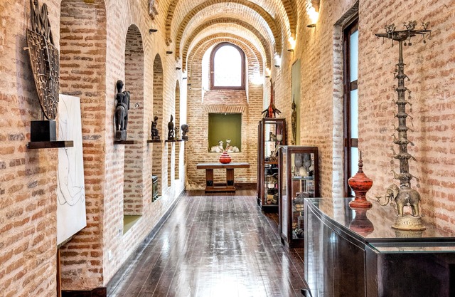 Castle in Old Town, Blue Pillars Loft with Balcony