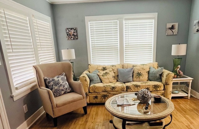Casual, fully stocked house in mixed use neighborhood in St Pete