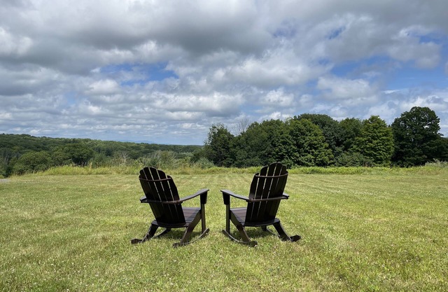 Catskills Summer Gateway. Spacious and quiet. 90 acres property with two pondsn