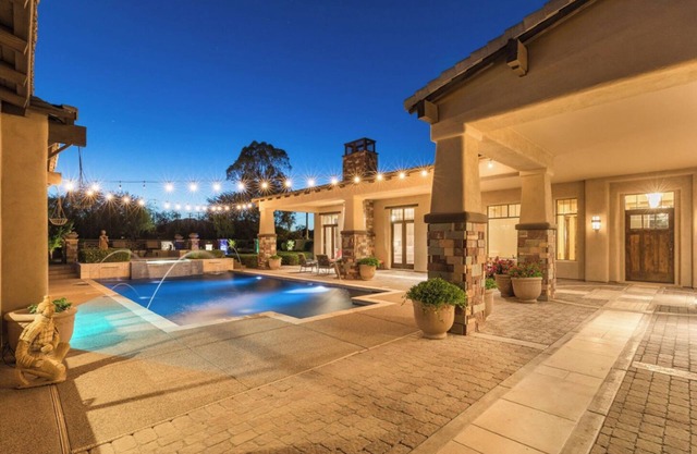 Cattletrack Casita - Stylish Studio with Semi-Private Pool & Hot Tub