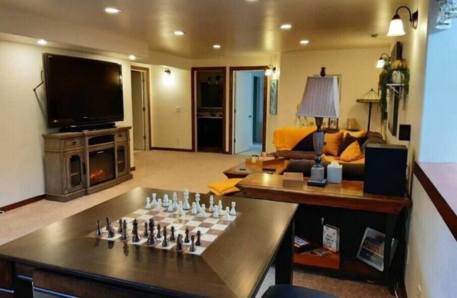 CDA Place - Private 2BR 1BA 1,300 SF Bsmt Suite