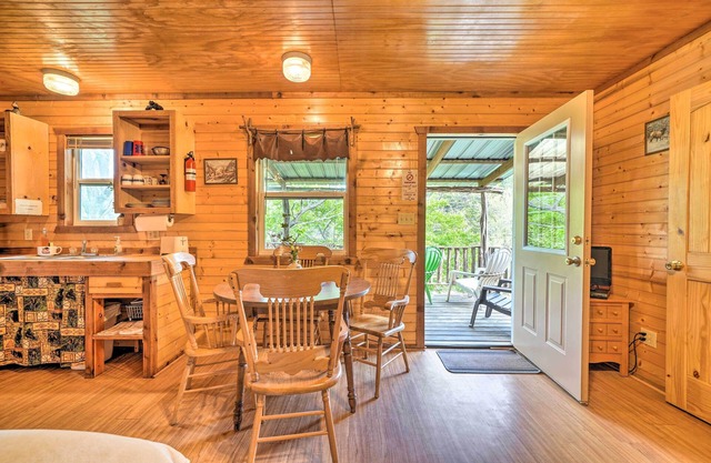'cedar Falls Cabin 5': 1/2 Mile to Turner Falls