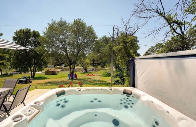 Cedar Point Retreat-Hot tub, Kayaks, Ice Fishing