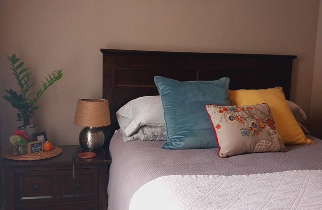 Cedarburg 2 partment sleeps 1-6 guests in prime location on Washington Ave