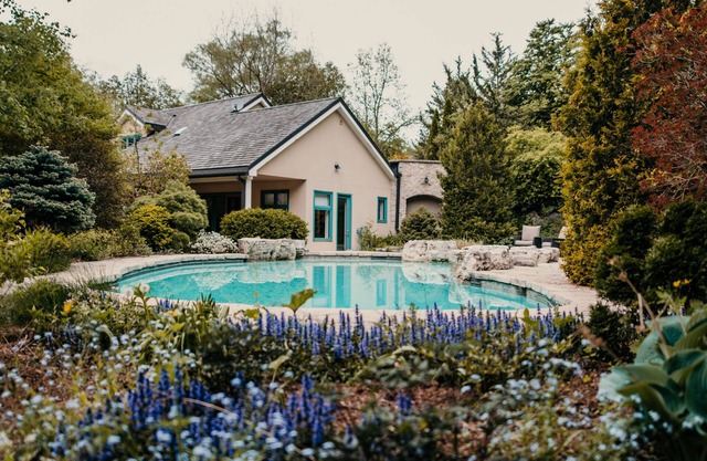 Cedarcliff Elora - A Majestic Retreat