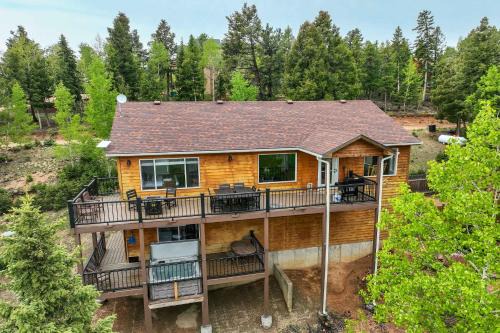 Cedarstone Lodge Luxe Mountain Retreat w Hot Tub