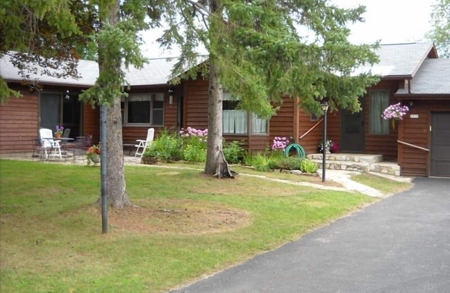 Cedarwood, Rent 3 Get one Free Nov. 1 - May 31st!