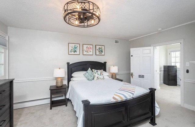 Cedarwood Suite - By the Side Of the Road Inn and Cottages