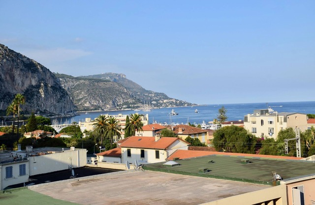Center Beaulieu sea view 2 rooms quiet and sunny with swimming pool