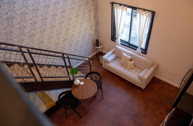 Center City Loft, CONTACTLESS CHECK IN, Mayor's Study