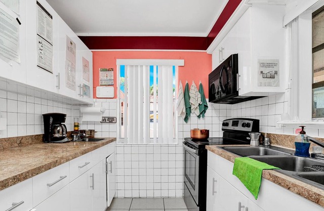 Center of Paradise 7 Bed 5.1 Bath in Downtown WPB