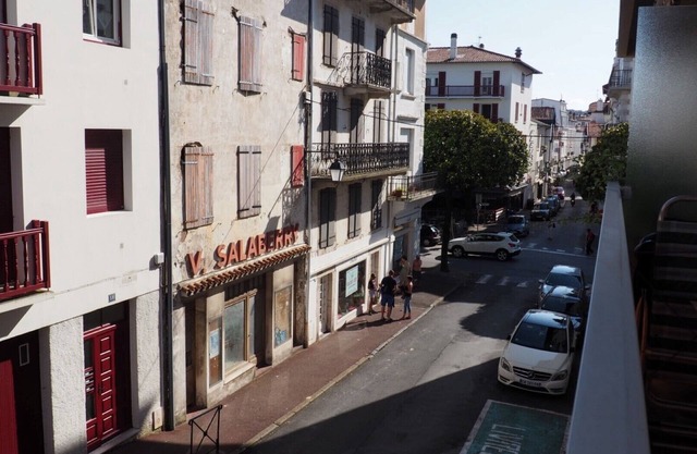 CENTER ST JEAN of LUZ + BEACH 2 MINS ON FOOT + WIFI + BALCONY + QUIET