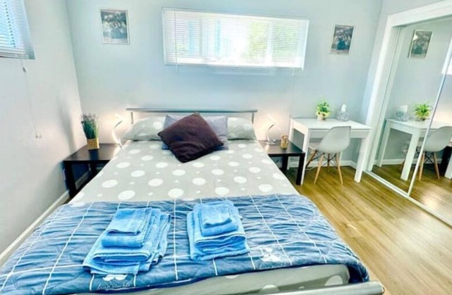 Center Vegas Bedroom R