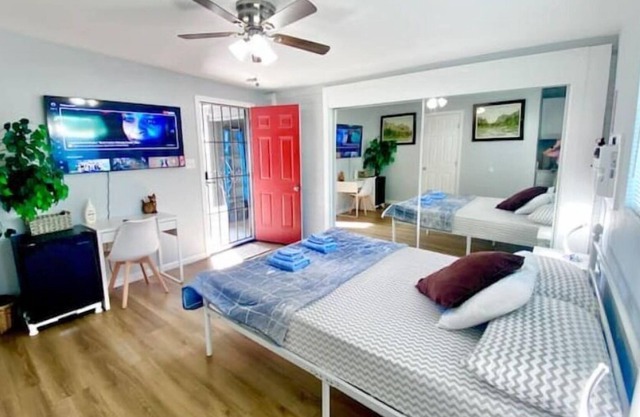 Center Vegas casita Bedroom