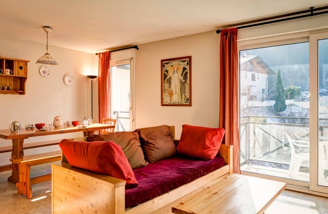 *Central 2-Star Apt with Balcony, Mountain View & Parking; Near Olympe Gondola*