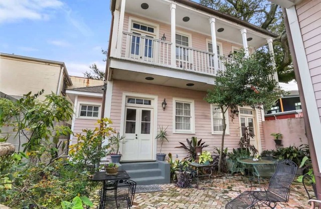 Central 2BR/2BA | Courtyard | Two Private Spaces