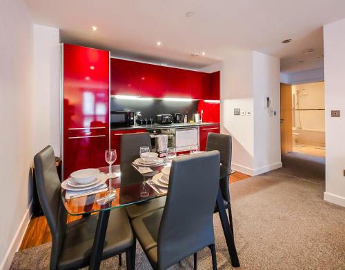 Central 2BR Flat - free parking - central
