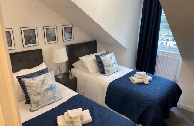 Central 2BR Watford Flat 12D | Stayfolk