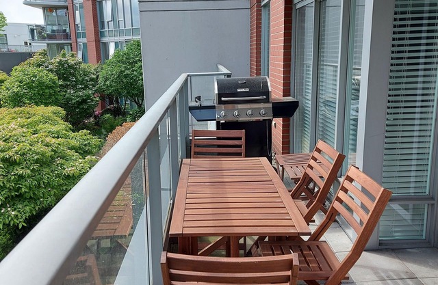 Central 3BR Suite w/Pond View & Luxe Amenities