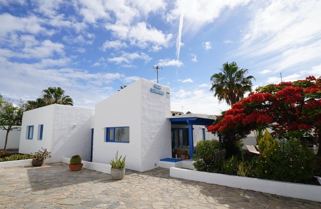 Central 4 Bedroom Villa 100m From Beach