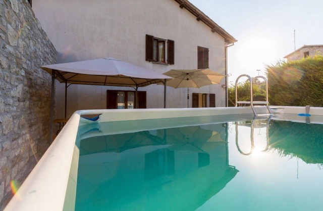 Central apartment that can accommodate up to 6 people, located in the east area (S. Martino-S. Lucia area) of Gubbio, in the hamlet of Perugia, a 300m walk from Teatro Romano and a 10 min walk from Piazza Grande and Palazzo dei Consoli.The flat consists