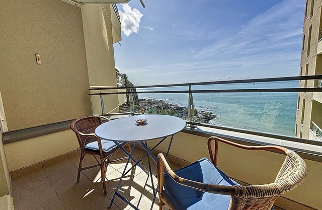 Central apartment with balcony, private parking