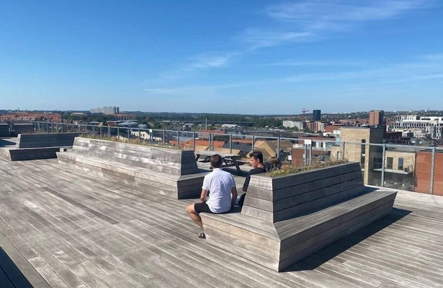 Central Apartment with Balcony and Shared Panorama Rooftop