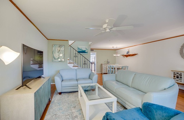 Central Beach 2 BR under the oaks on Cardinal Drive; 2 min, walk to beach