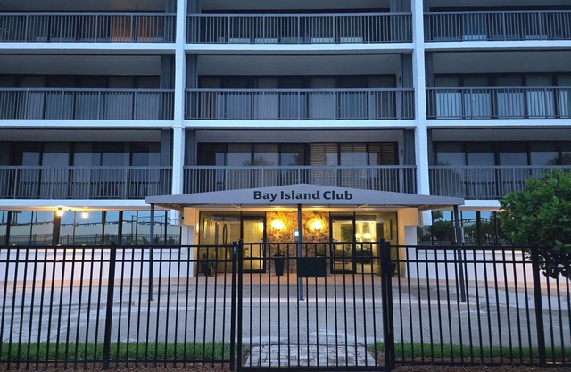 Central Beach Ocean Front Condo-Walk To Shops And Restaurants