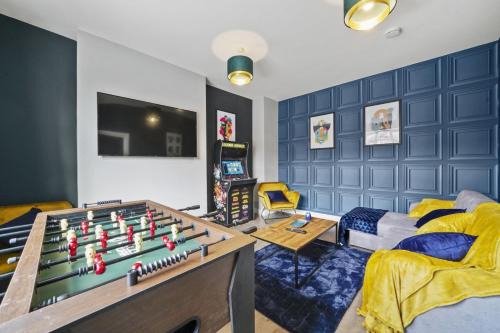 Central Coventry, Cinema Tv Games Room, Sleeps 11