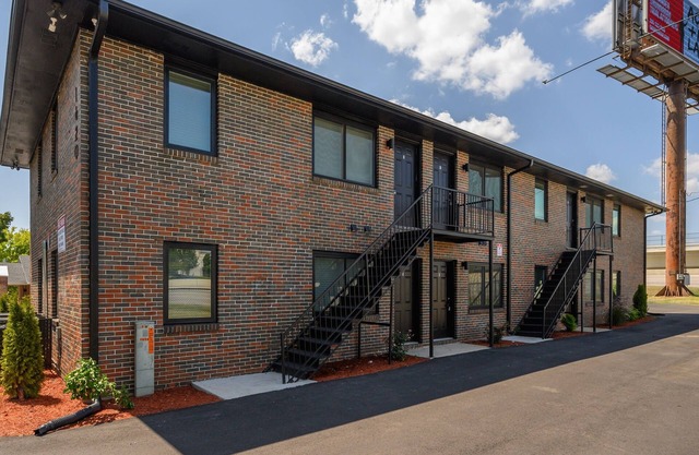 Central Duo Suites B & C- Groups/Parking/King Beds