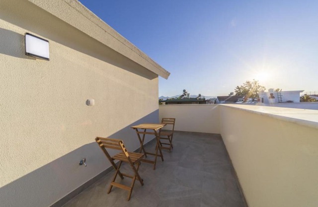 Central Flat with Balcony and Terrace in Muratpasa