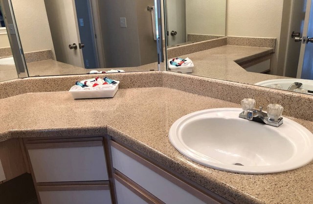 Central Furnished 2b/2b Apt by the HTX Med Center