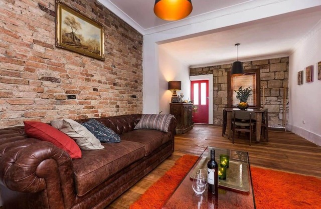 Central Historic Sydney Cottage with Courtyard