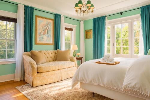 Central Hollywood Homestay Getaway