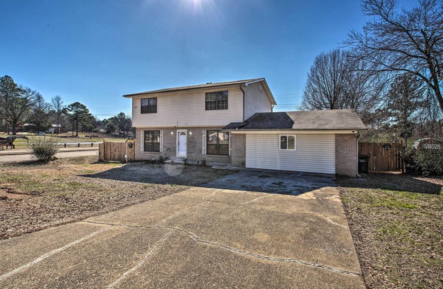 Central Hot Springs Family Home w/Deck!