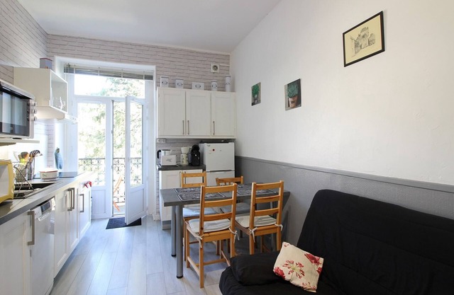 Central La Bourboule Apartment - Cozy 2 Bedroom with Balcony & WiFi