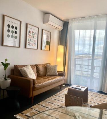 Central Lakeview Apartment near ANU - free parking