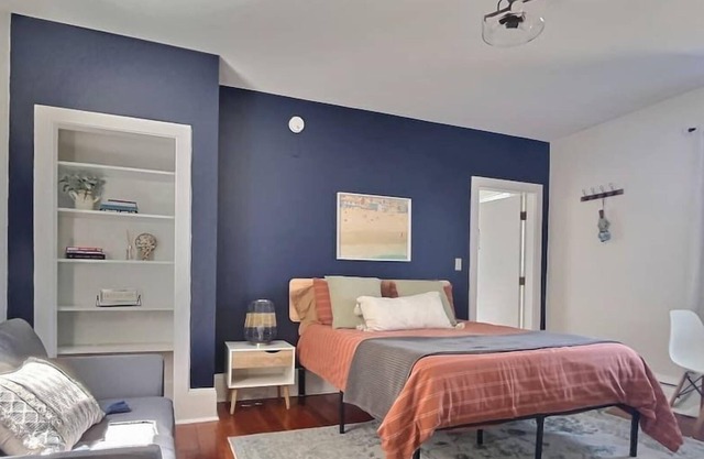 Central-Locale Studio in Vibrant Portland Maine!