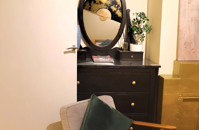 Central London Chinatown 1 bedroom 1 bathroom Flat.
